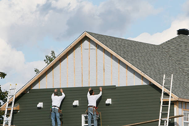 Professional Siding Replacement technician working in Crewe, VA